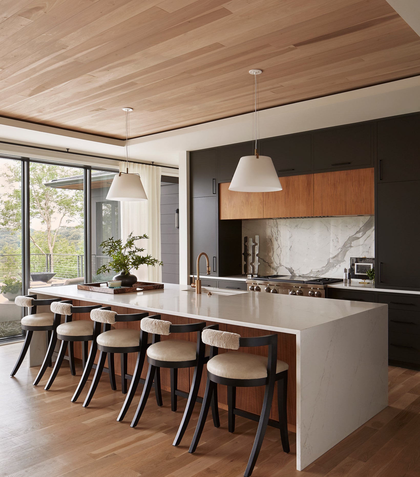 Brad Ramsey Interiors - Julie Neil Designs